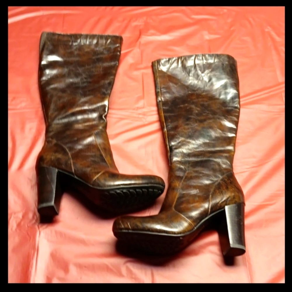 Born Crown Zip Close Heeled Boots Crinkled Cheyenne Brown Leather sz38/7  EUC